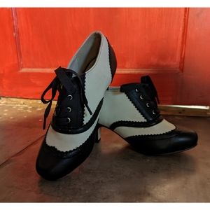Vintage Heels (Size 7)